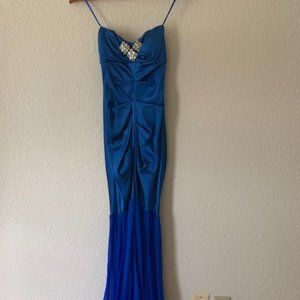 Cache Strapless Stunner! Size 2